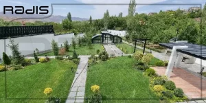 فضای سبزو محوطه ویلای مدرن