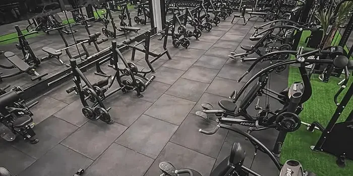 سالن بدنسازی باشگاه رادیس