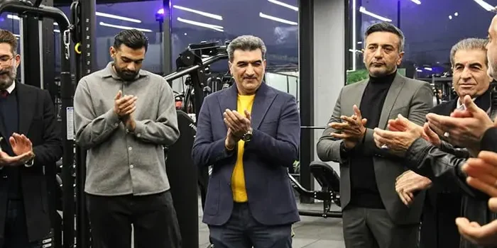 تصویر قدردانی از مهندس رمضانی در افتتاحیه باشگاه